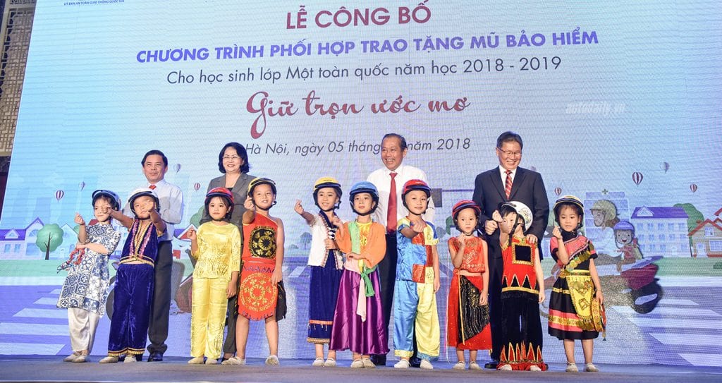 AIT vinh dự đồng hành cùng cùng HONDA trong chuỗi sự kiện trao tặng 195 triệu mũ bảo hiểm cho học sinh lớp 1 cả nước, năm học 2018-2019 mũ cho các em học sinh Việt Nam