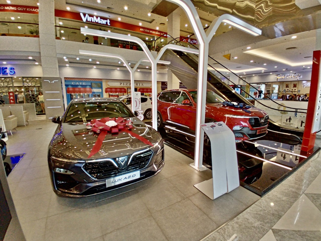 vinfast car showroom design