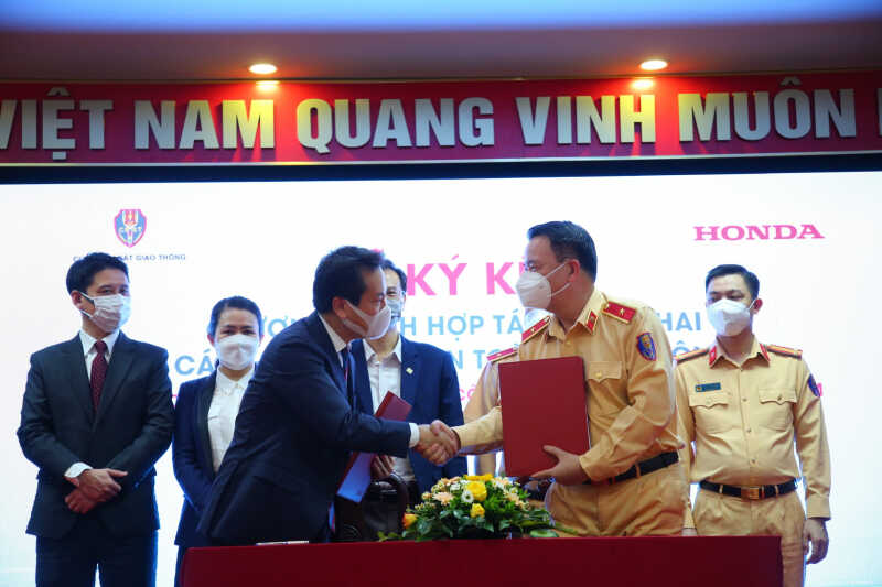 lễ ký kết hoạt động ATGT của Honda Việt Nam
