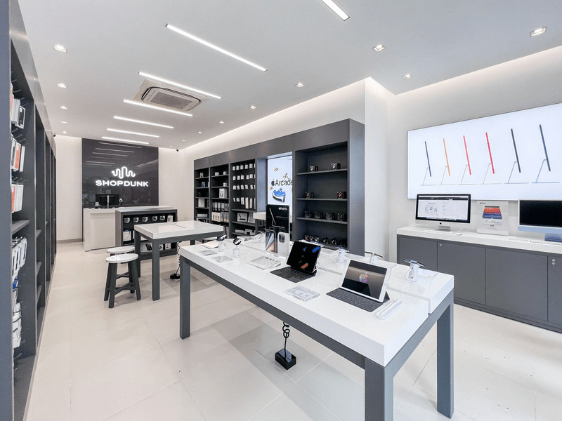  beautiful phone shop 