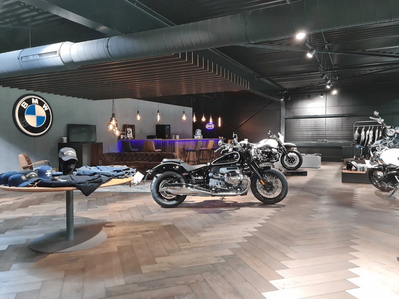 thiết kế cửa hàng xe máy