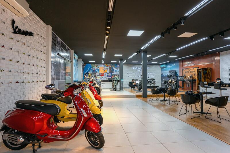 thiết kế cửa hàng xe máy